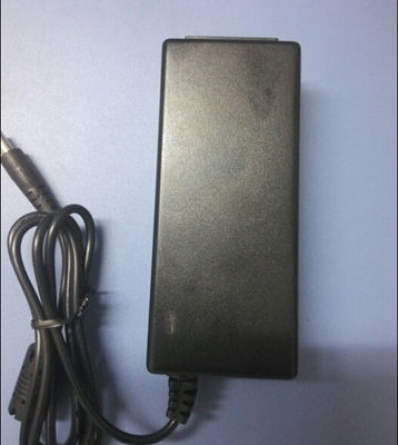 19V 3.4A PC 컴퓨터를 위한 탁상용 힘 접합기 IEC320/C14 휴대용 퍼스널 컴퓨터 접합기