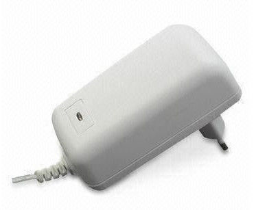 백색 20W 외부 AC DC 엇바꾸기 전력 공급 12v의 고능률