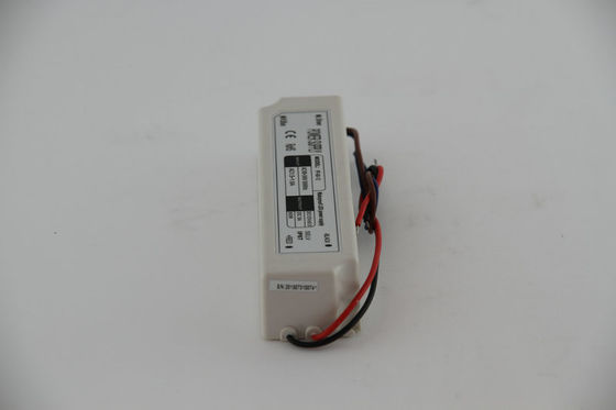 방수 IP67 60W 일정한 전압 LED 운전사 120V AC, 고립된 플라스틱 상자