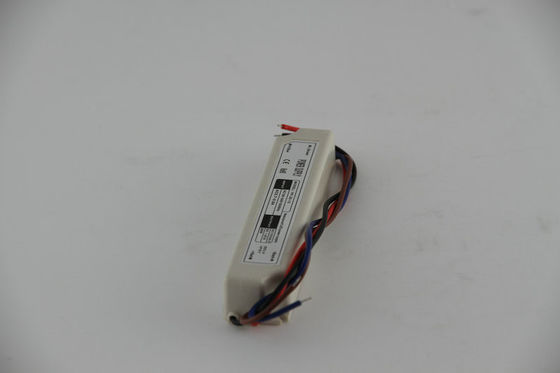 보편적인 AC에 방수 높은 광도 12V 20W 일정한 전압 LED 운전사