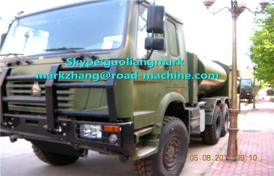 SINOTRUK HOWO 유럽 기준 LHD 또는 RHD를 가진 녹색 군 6*4 물 유조 트럭 25000L