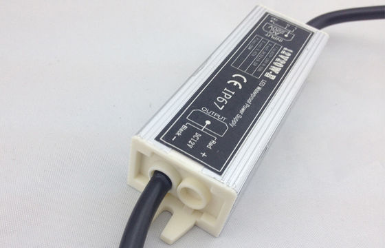 보호 일정한 전압 LED 전력 공급 DC12V 20W 옥외 빛을 단락시키십시오